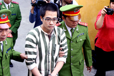 Nguyen+Duc+Nghia+Hien+Xac Hung thủ Nguyễn Đức Nghĩa gầy đi nhiều so với ngày ...
